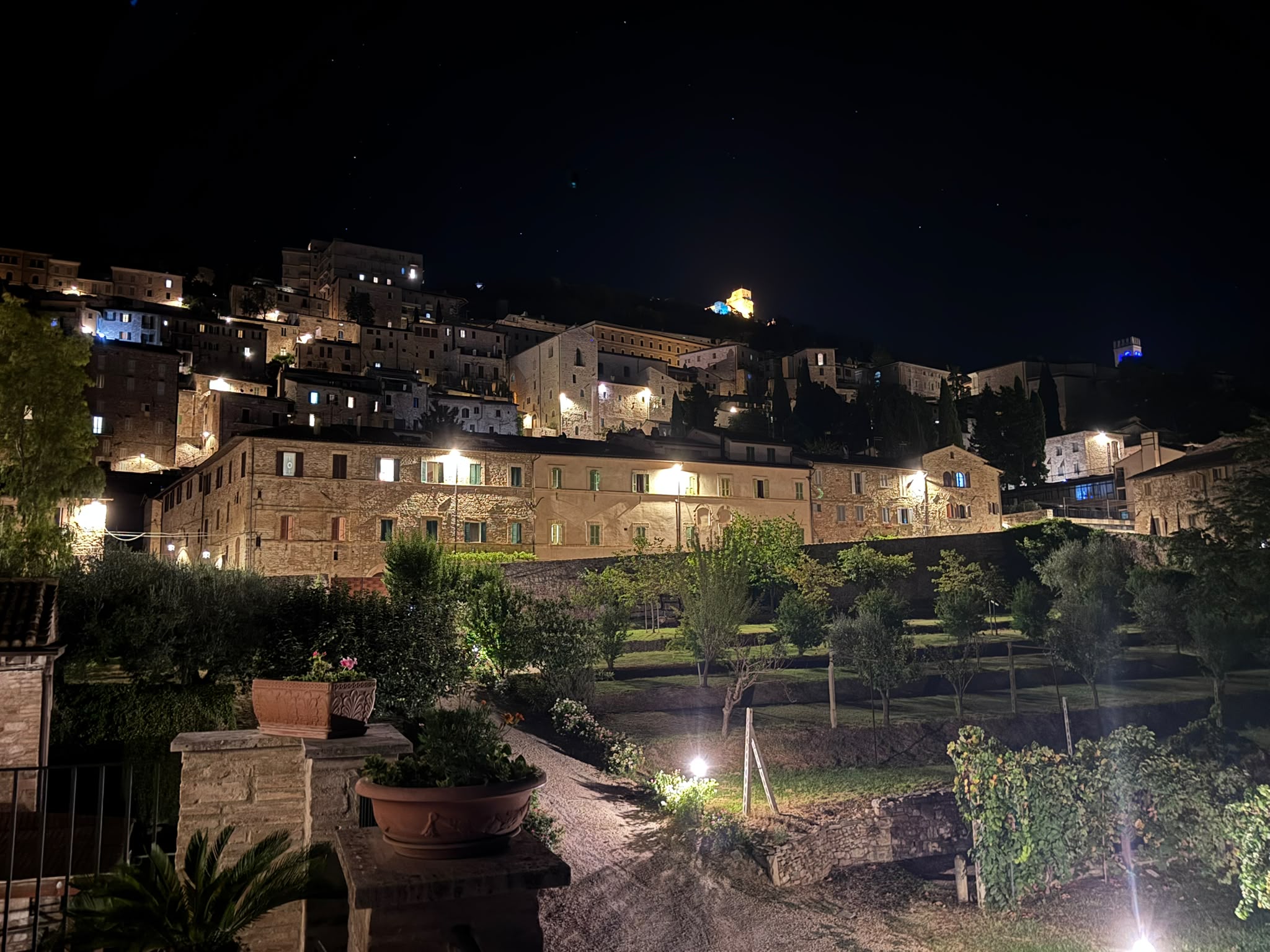 Wallfahrt Assisi_Assisi bei Nacht